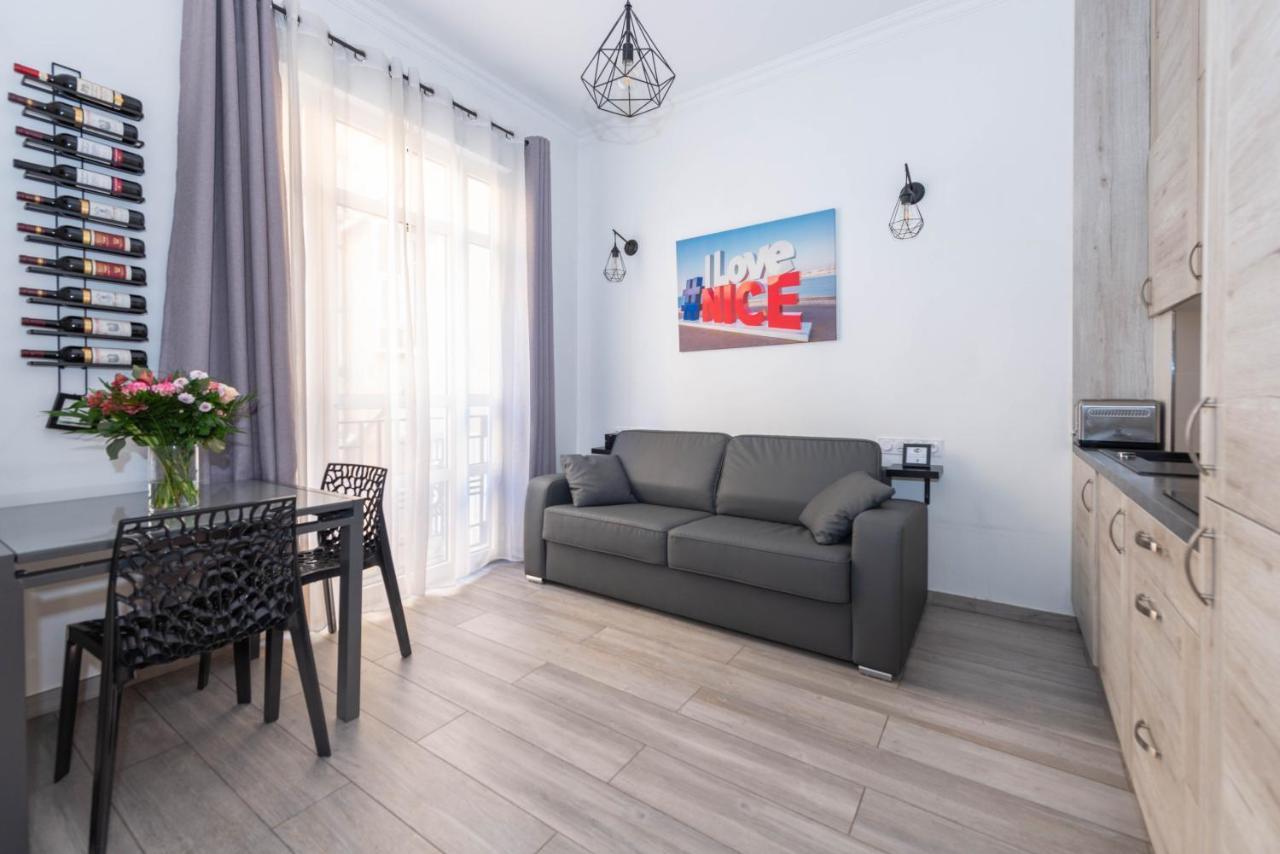Apartment Centre Flat - Modern, Quiet And Brand New